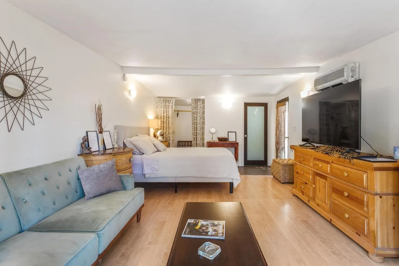 Private Studio City Guest House contacts